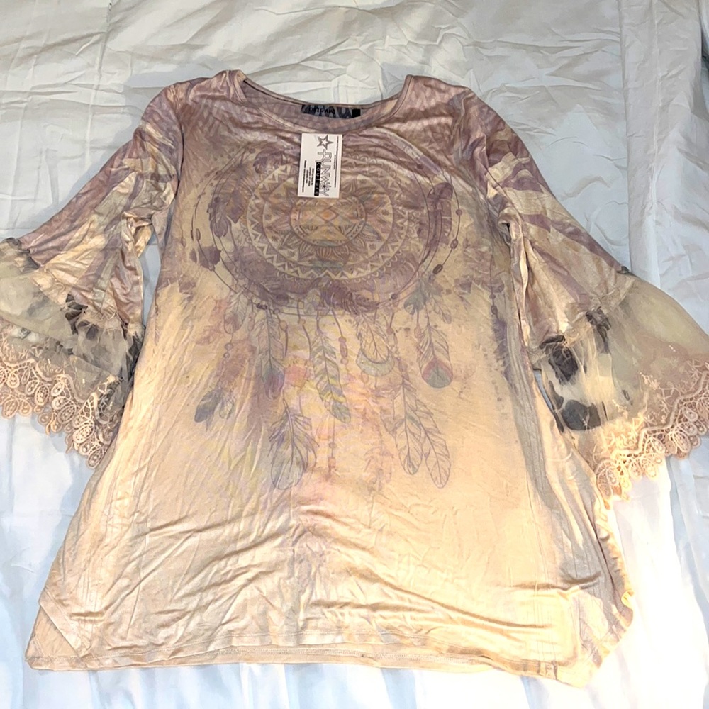NWT origami top size Large with beautiful dreamcatcher print